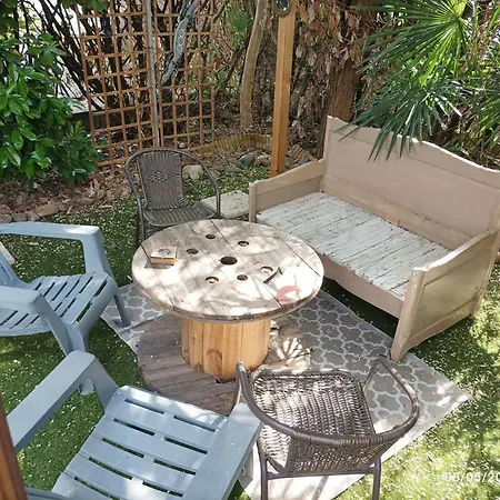 La Cahute, T2 Avec Jardin Ou Familial T6 * Montauban