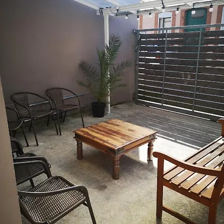 La Cahute, T2 Avec Jardin Ou Familial T6 Apartment Montauban