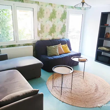 La Cahute, T3 Avec Jardin Ou Familial T6 *