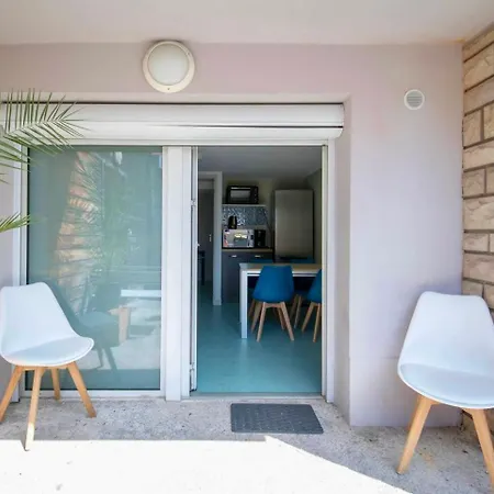 Apartment La Cahute, T2 Avec Jardin Ou Familial T6