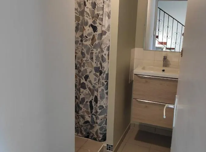 Апартаменты La Cahute, T2 Avec Jardin Ou Familial T6 Монтобан